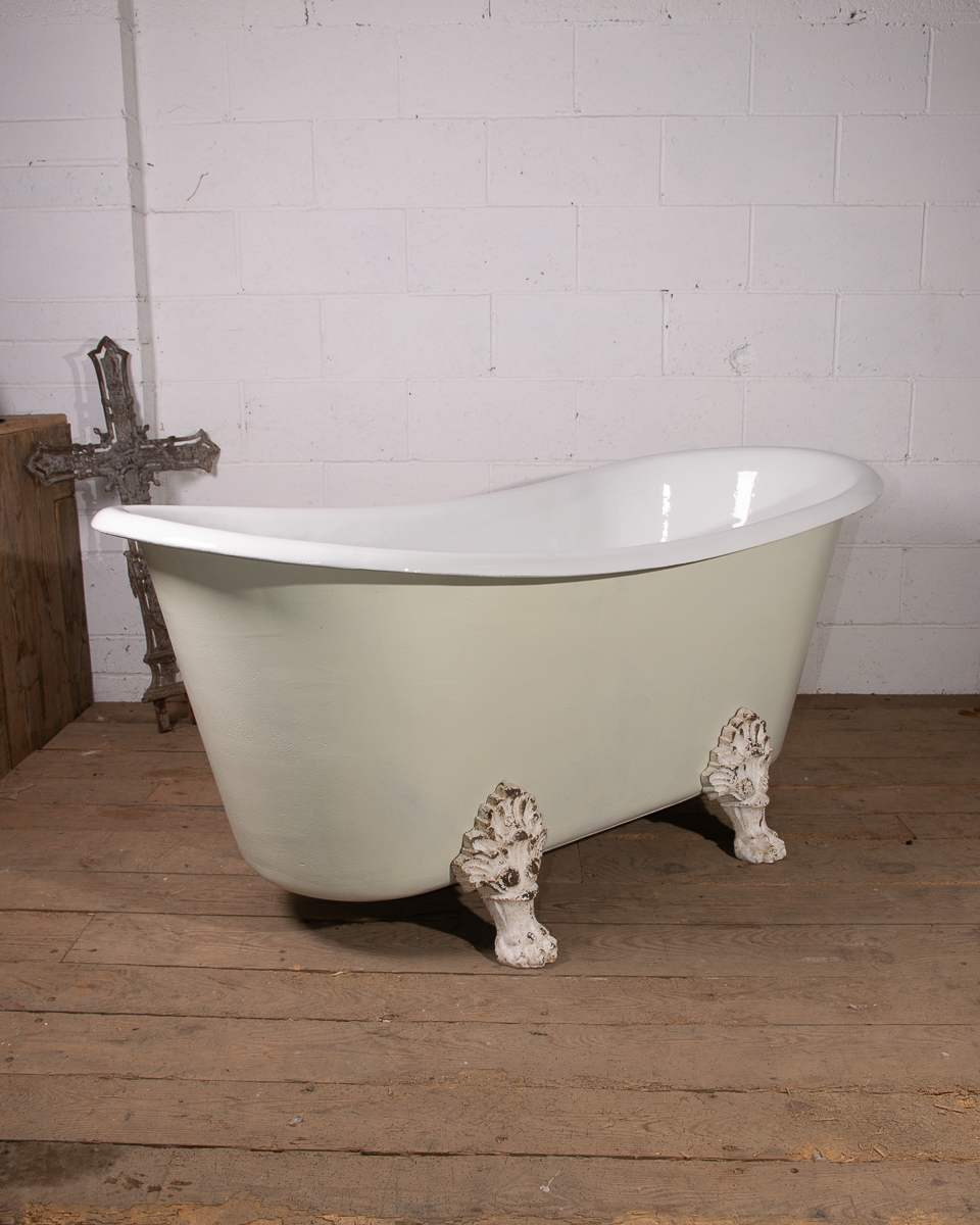 Symmetrical Lionfoot Bath-11