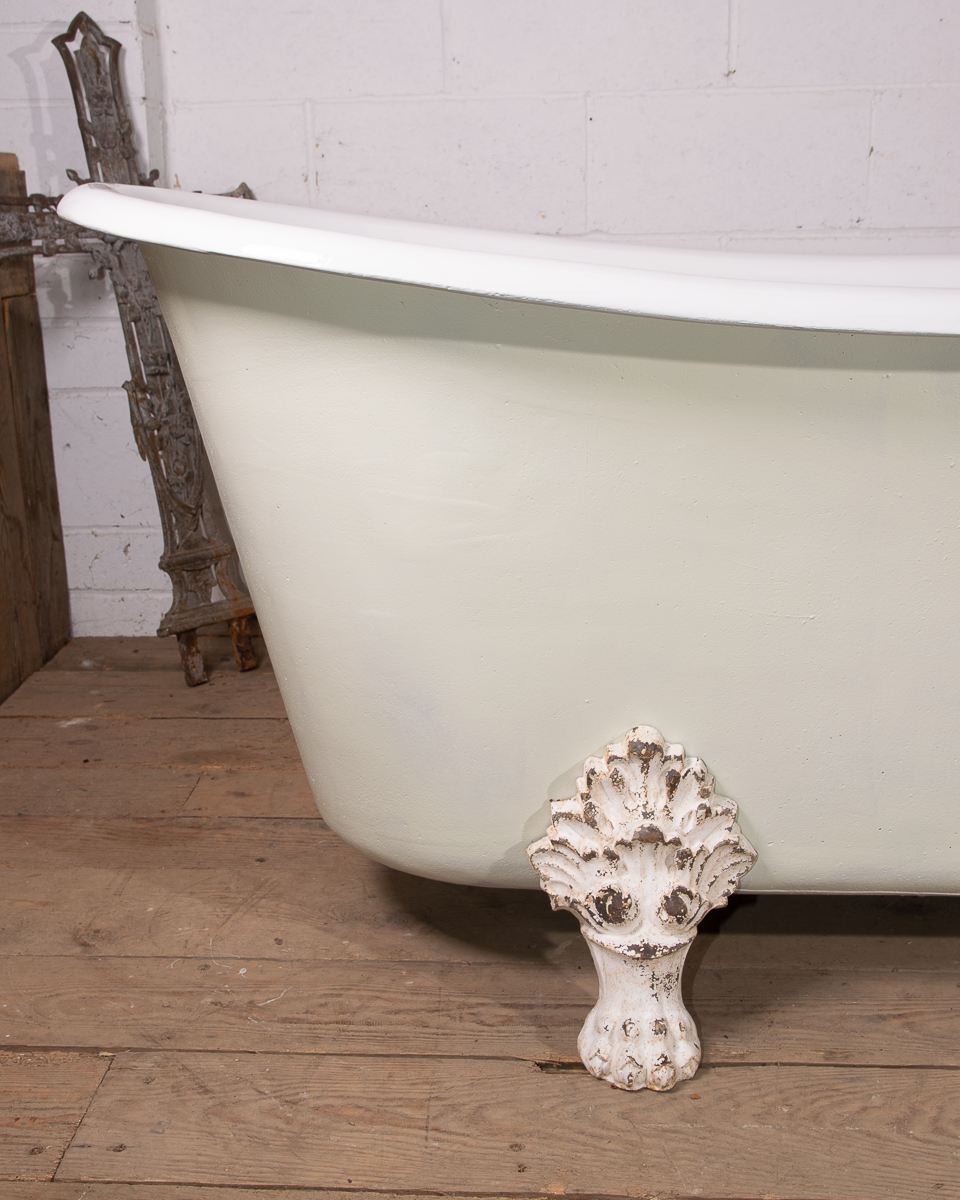 Symmetrical Lionfoot Bath-9
