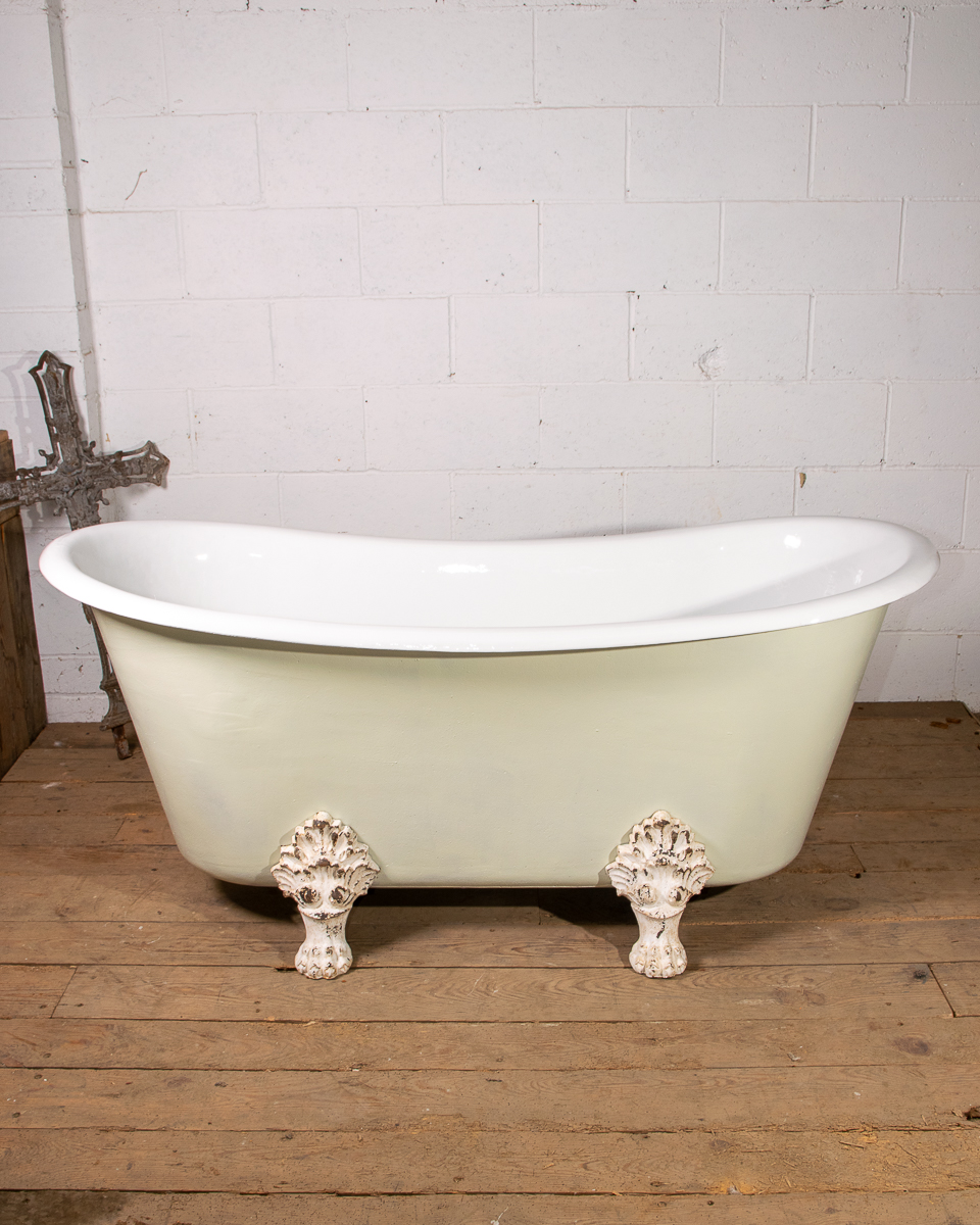Symmetrical Lionfoot Bath
